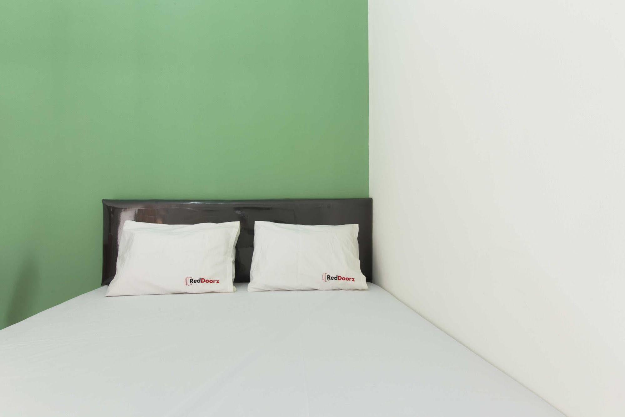 Reddoorz @ Pekayon Bekasi Hotel Bagian luar foto