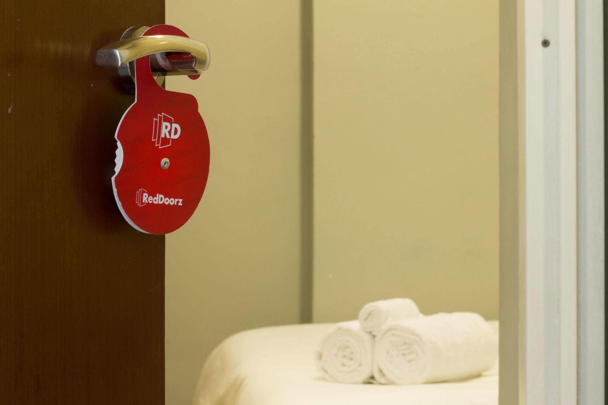 Reddoorz @ Pekayon Bekasi Hotel Bagian luar foto